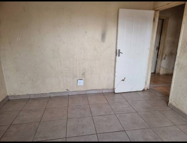 2 BEDROOM HOUSE FOR SALE IN STRETFORD
